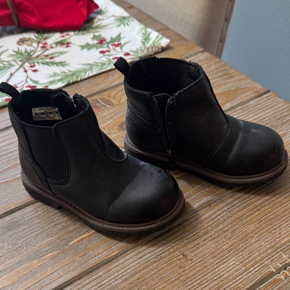 Black Kids Oskkosh Boots Size 7 Toddler